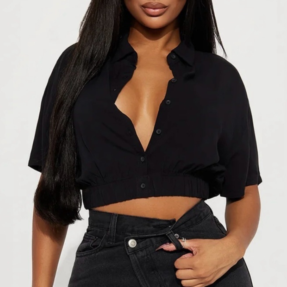 Collared Crop Button Down Top – Black – Size Medium